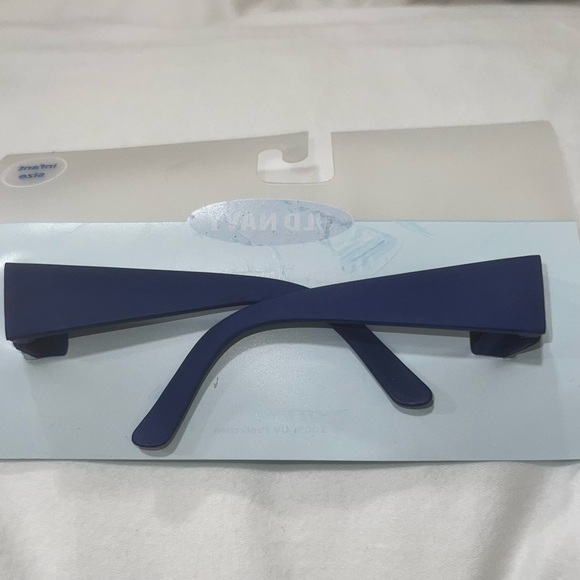 Old Navy Infant Sunglasses - Picture 2 of 3